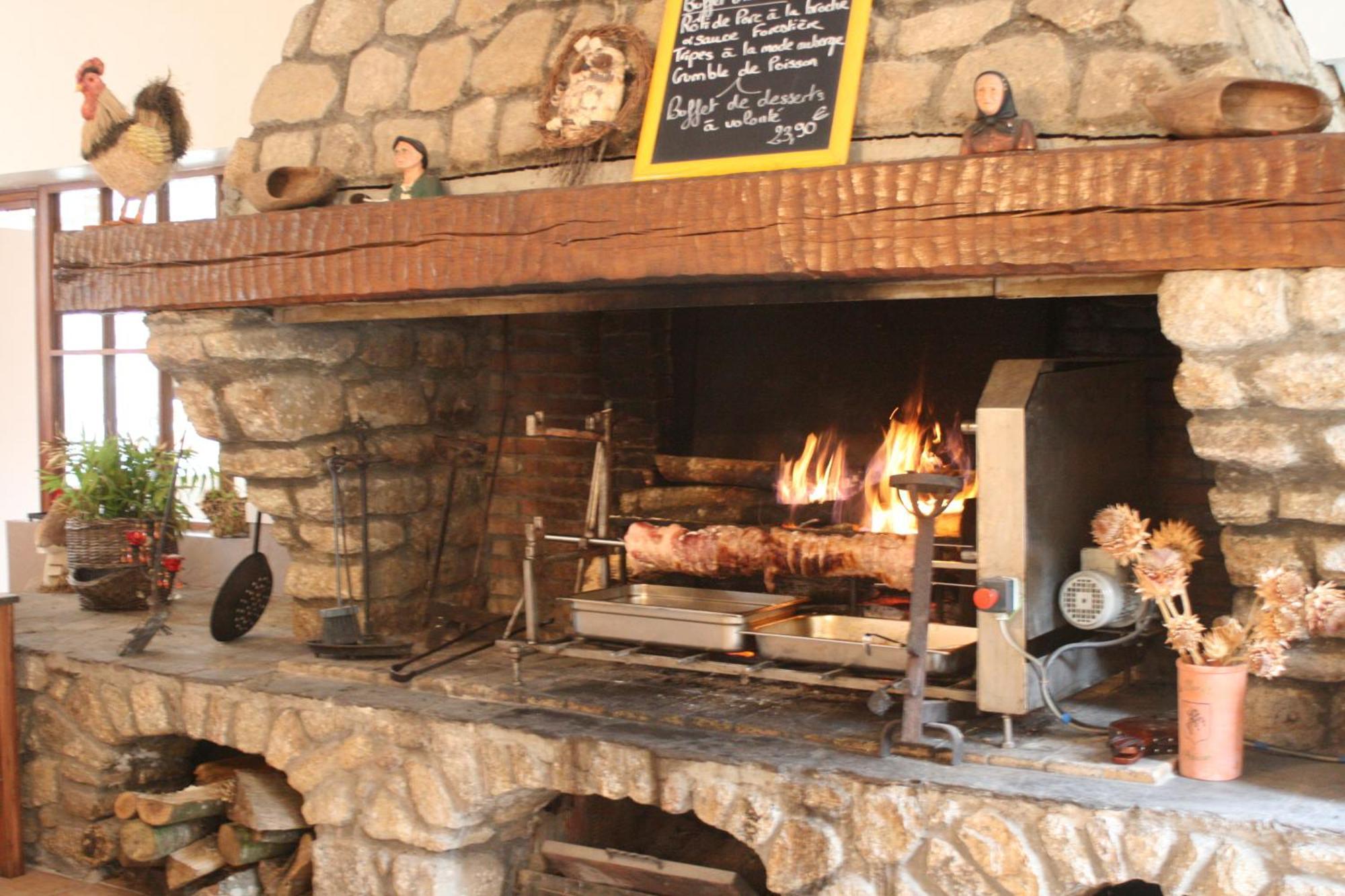 Logis Hotel Restaurant Auberge De L'Espinouse Fraisse-sur-Agout Buitenkant foto